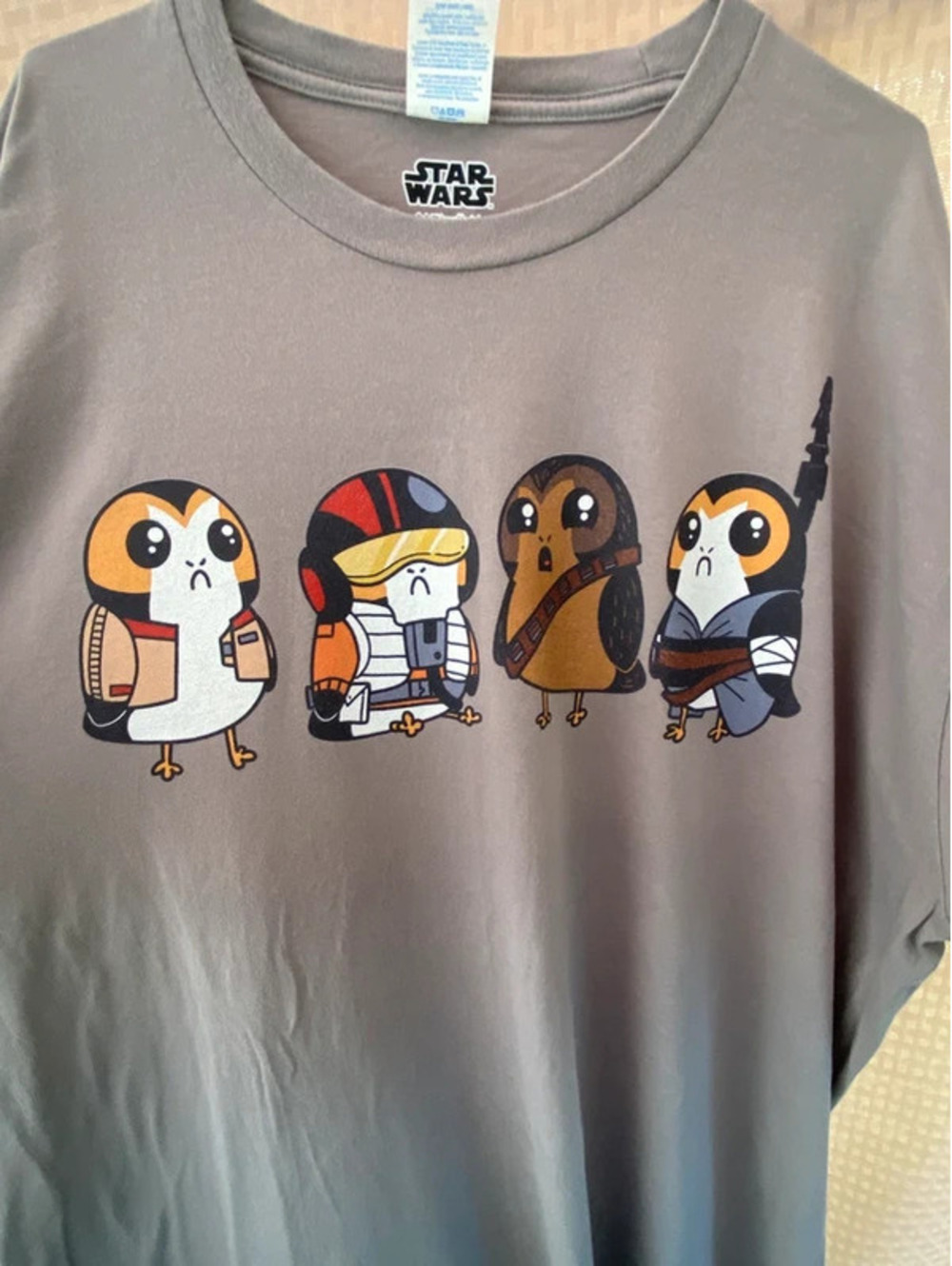 Star Wars graphic t-shirt featuring Porgs dressed up: Size 3XL Gray